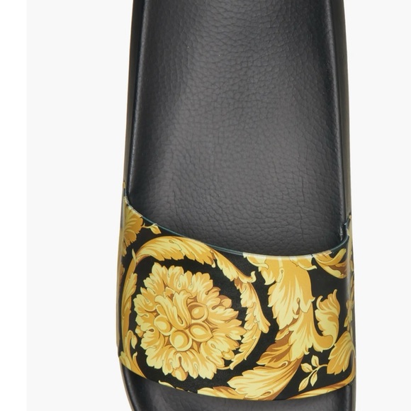 VERSACE 
Barocco Print Rubber Slippers, Brand Size 40 (US Size 7 ) - Picture 5 of 6